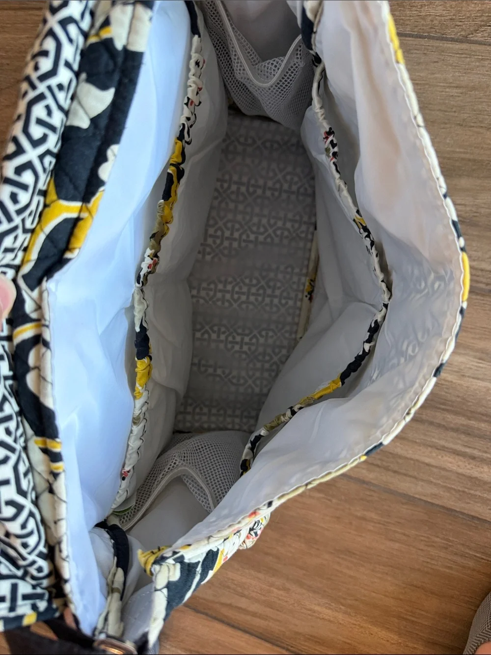 Vera Bradley Quilted Floral Diaper/Baby Crossbody Messenger Bag Dogwood pattern